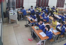 The teacher dangling shoeplay and dipping many times during class 27