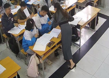 Our teacher shoeplay queen in black heels back again