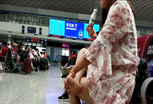 Girl relax her tired nylon feet when waiting for a train