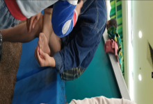 Young mother's sexy feet from kids activity centre 14