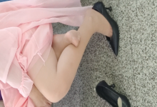 The lady remove shoes relax her tired feet when waitting for a train 16