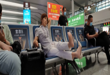 The lady put her feet on her husband‘s leg