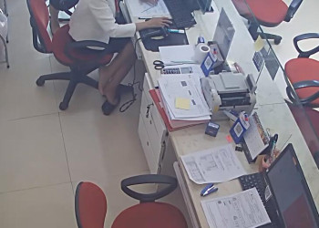  Why aren't they in nylons even it's so cold?