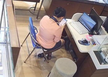 I prefer the black nylon shoeplay 17