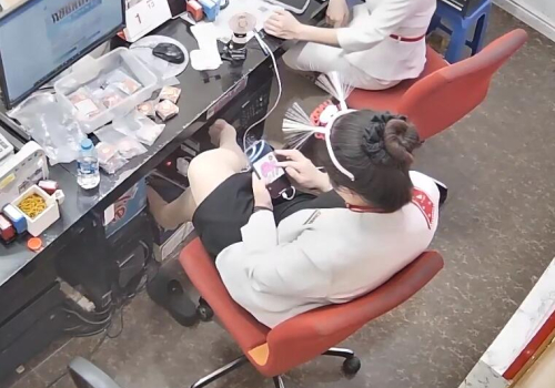 The jewelry store hostess manager show us her cute feet 24