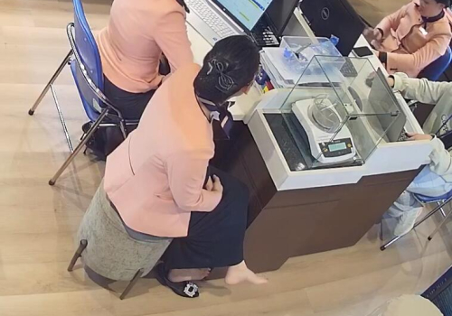 I prefer the black nylon shoeplay 17