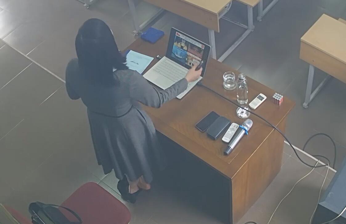 Let's watch the teacher dipping shoeplay from her back 1