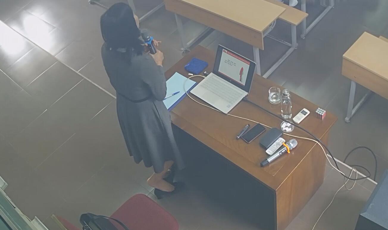 Let's watch the teacher dipping shoeplay from her back 2