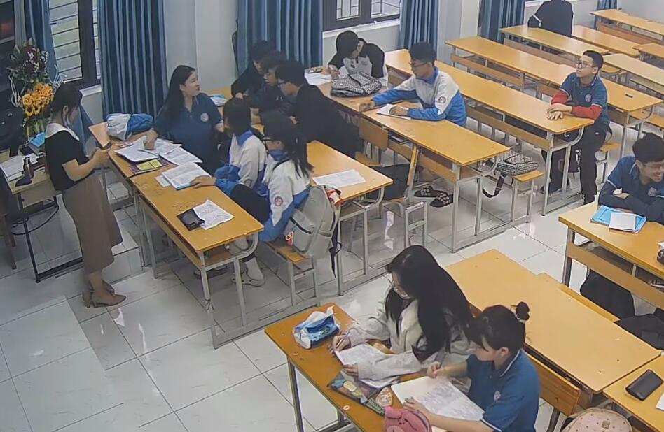 The teacher dangling shoeplay and dipping many times during class 8