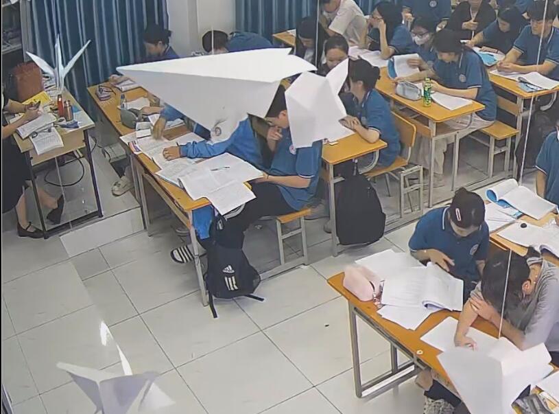 The teacher dangling shoeplay and dipping many times during class 37