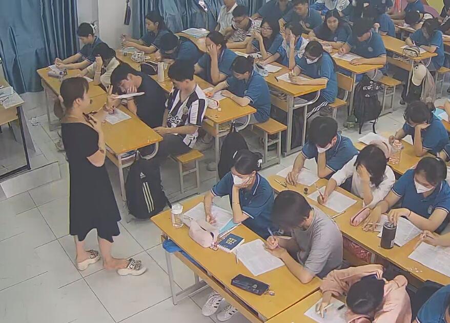 The teacher dangling shoeplay and dipping many times during class 44