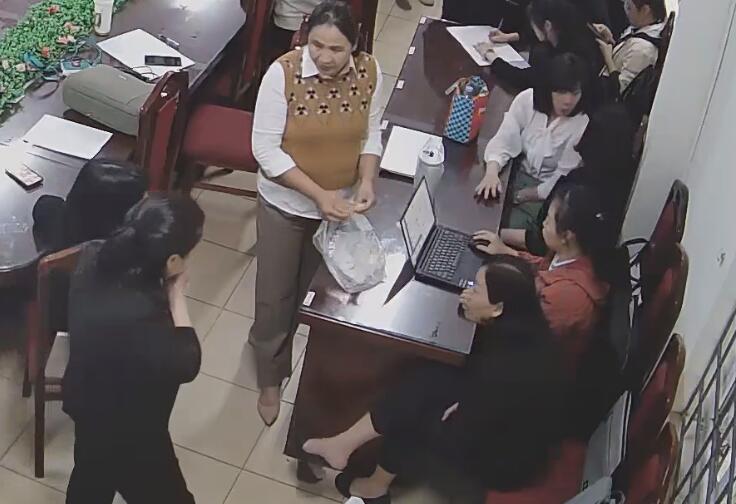 The teacher dipping and shoeplay after class in her office 24