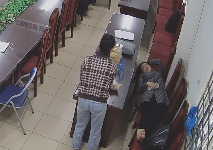 The teacher dipping and shoeplay after class in her office 36