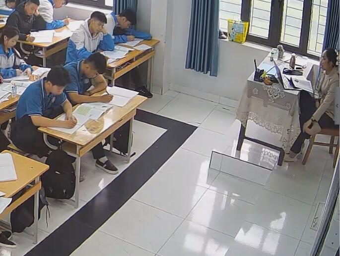 Our teacher shoeplay queen in nylon feet massage by herself!