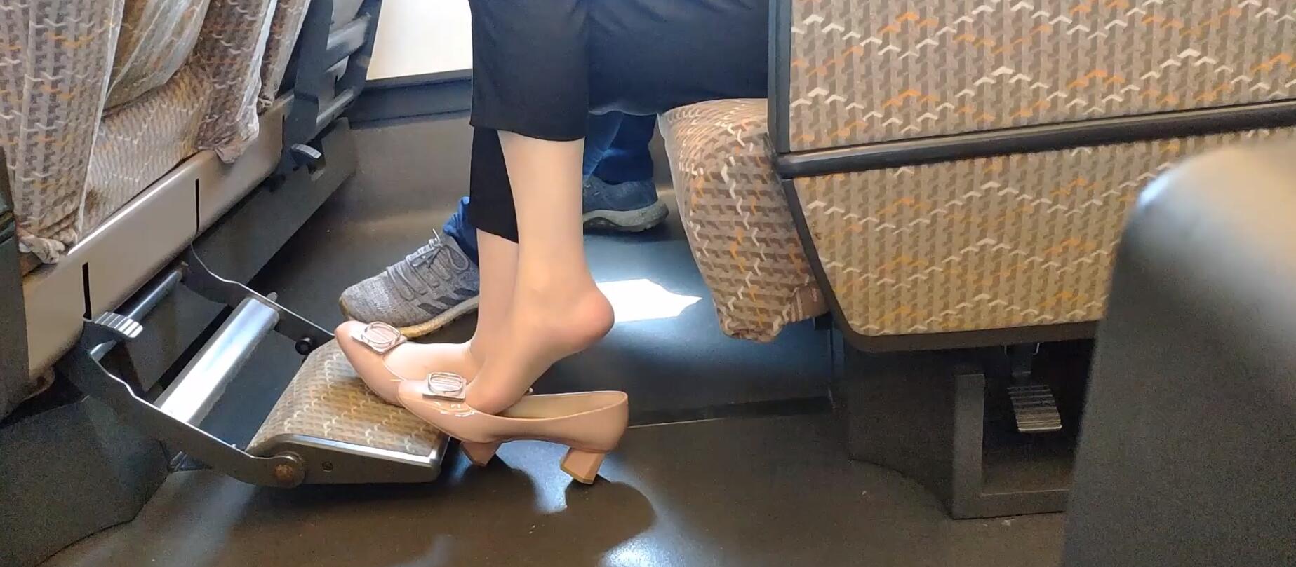 Catch the near by girl dangling shoeplay on the train