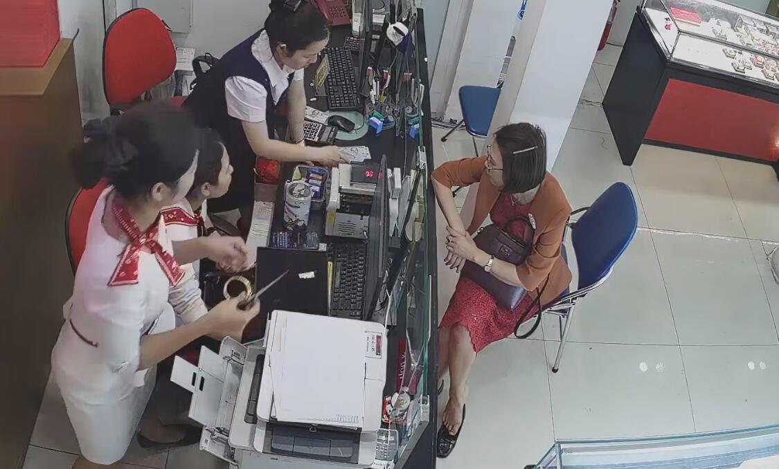 The customer dangling shoeplay at the jewelry store