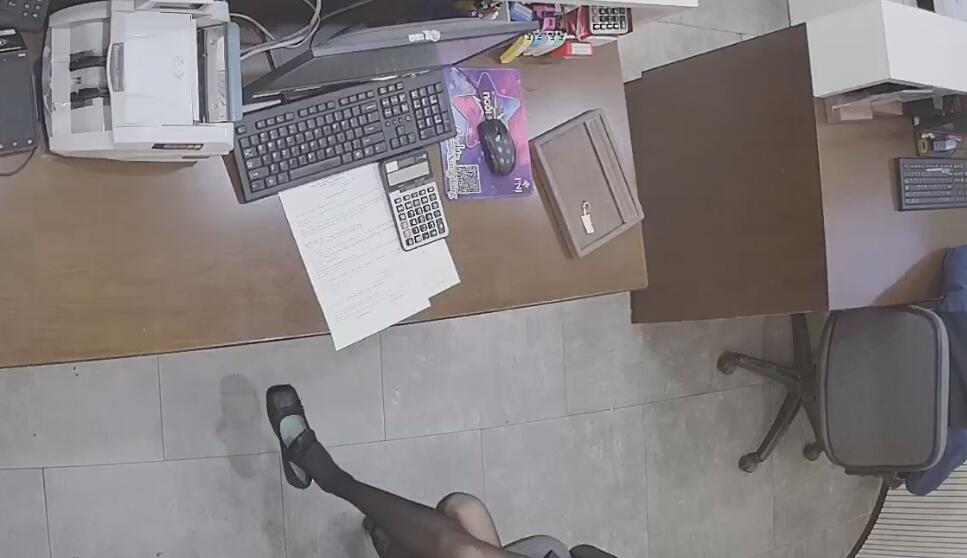 Her heels are danglingable 3?