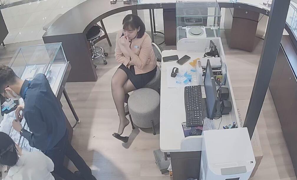 She is the shoeplay queen of jewelry store managers