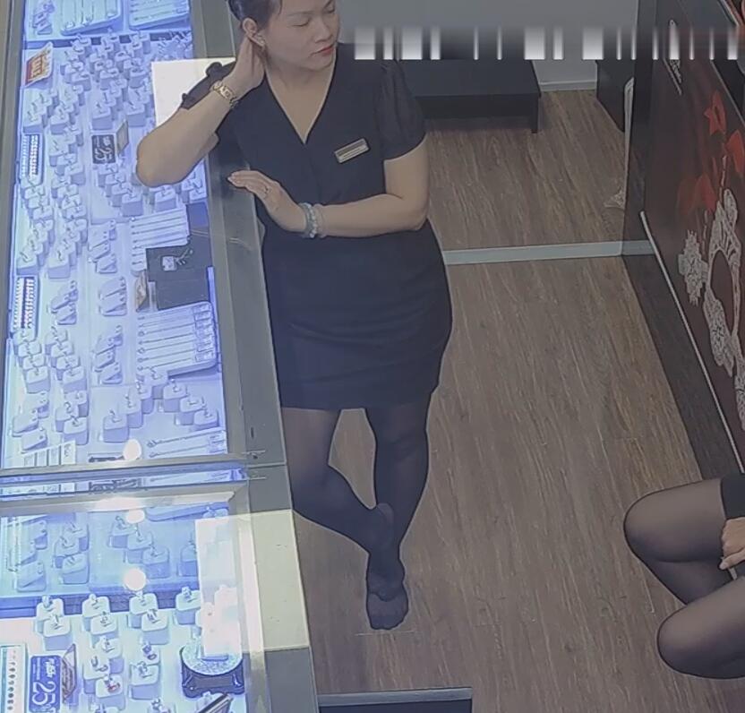 The jewelry store hostess in black nylon show us her cute feet! 267