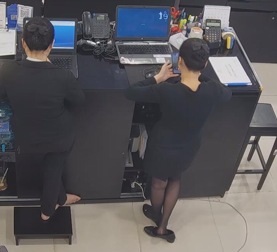 The jewelry store hostess in black nylon show us her cute feet! 268