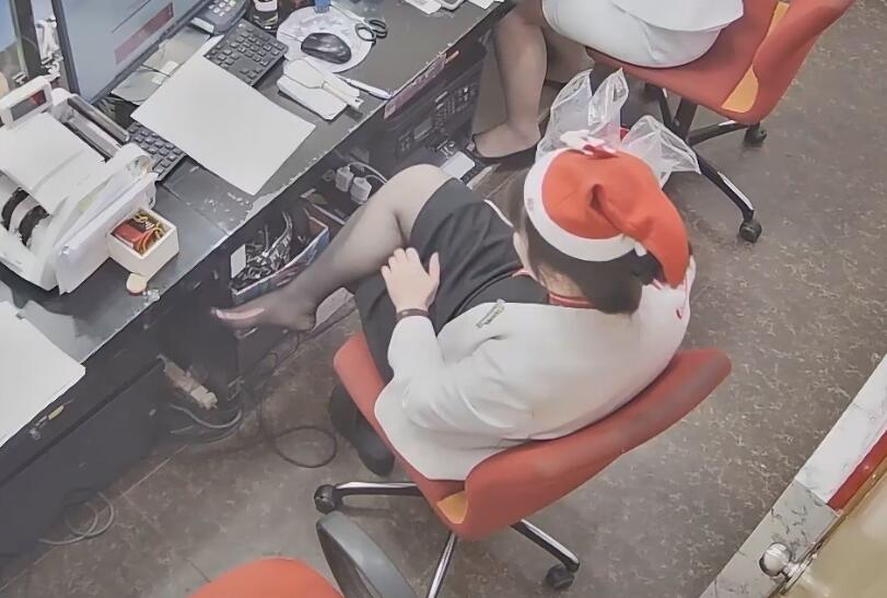 The jewelry store hostess manager show us her cute feet 21