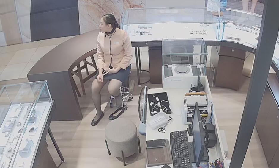 She is the shoeplay queen of jewelry store managers 4