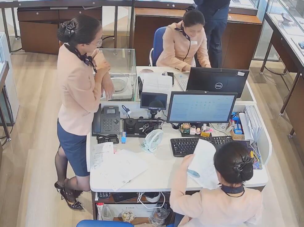 I prefer the black nylon shoeplay