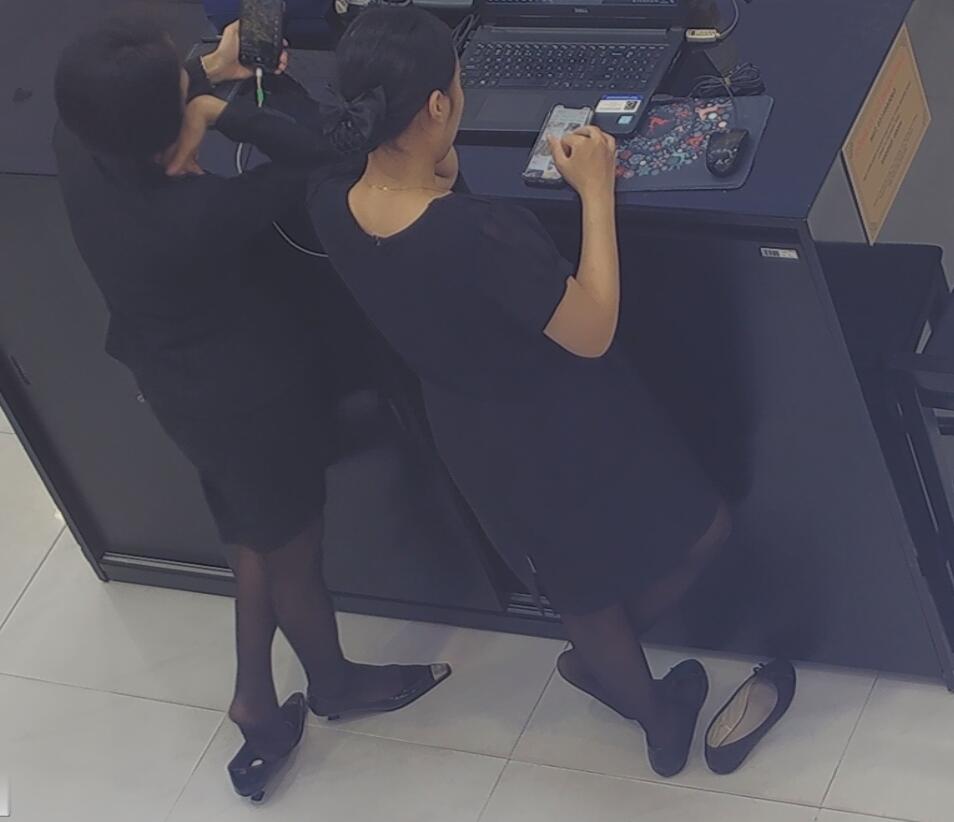 The jewelry store hostess in black nylon show us her cute feet! 251