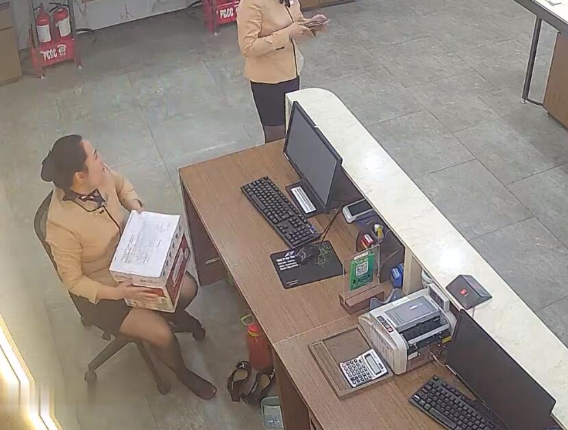 The jewelry store hostess in black nylon gave us a shoeplay lesson 7