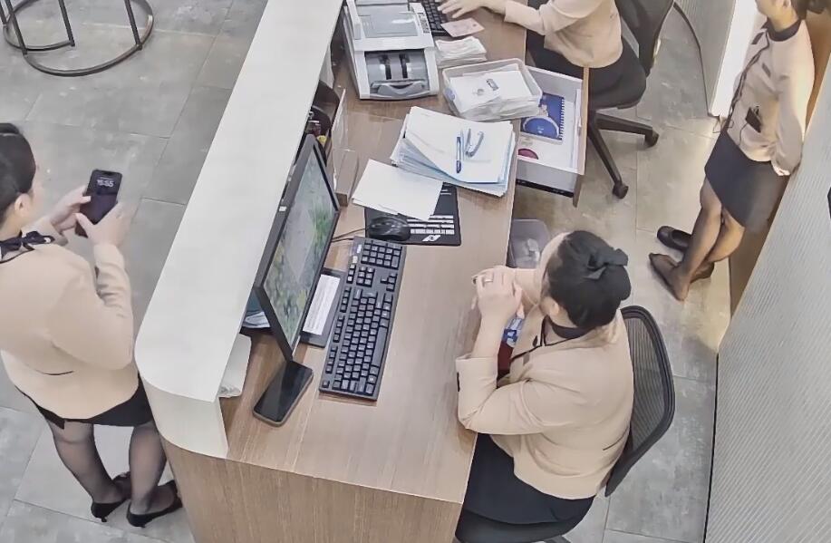 The jewelry store hostess in black nylon gave us a shoeplay lesson 9