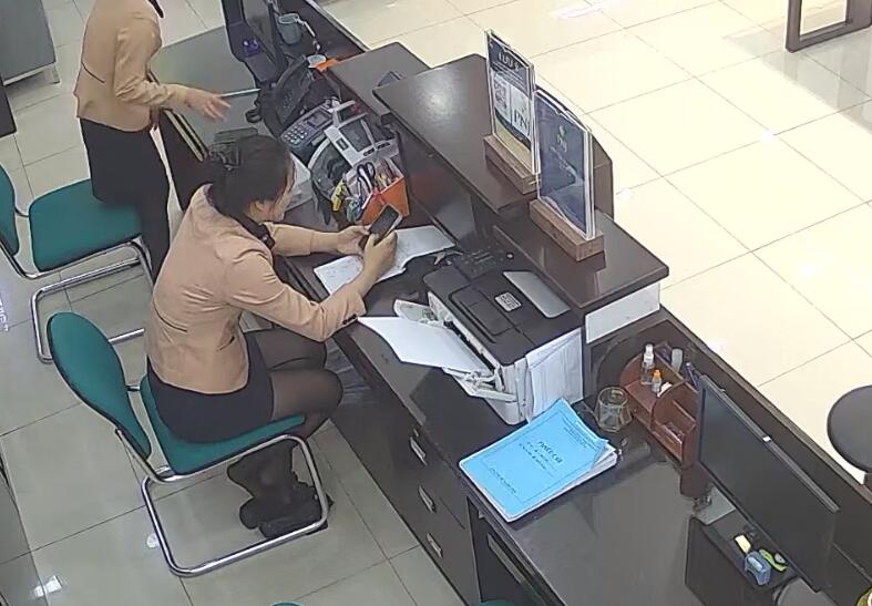 The jewelry store hostess in black nylon heelpopping