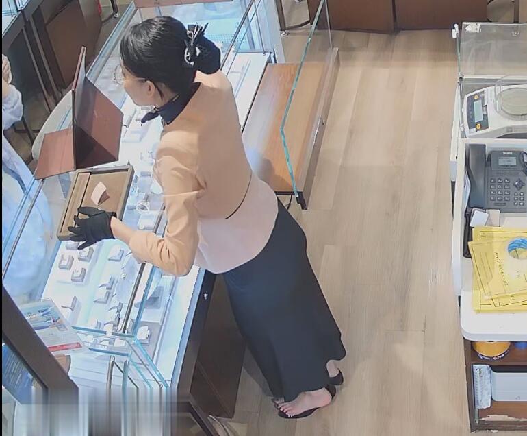 Why is she the only one not wearing stockings?