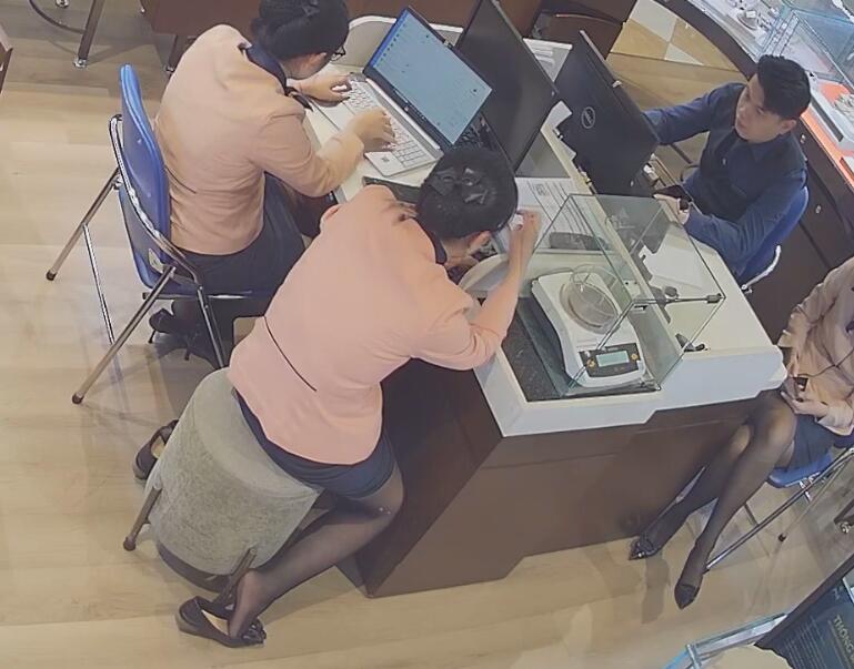 I prefer the black nylon shoeplay 6