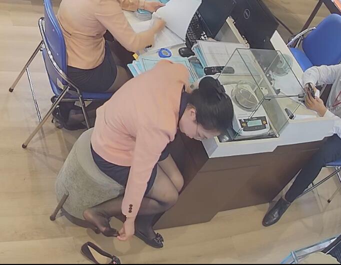 I prefer the black nylon shoeplay 8