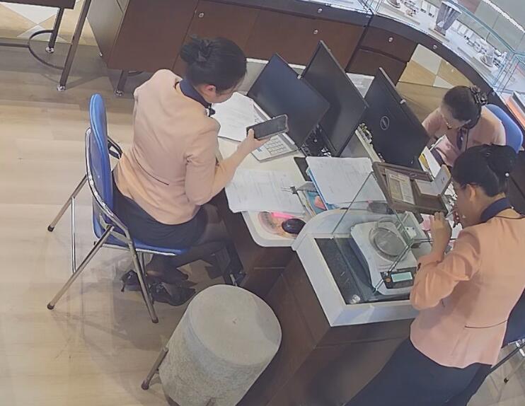 I prefer the black nylon shoeplay 15