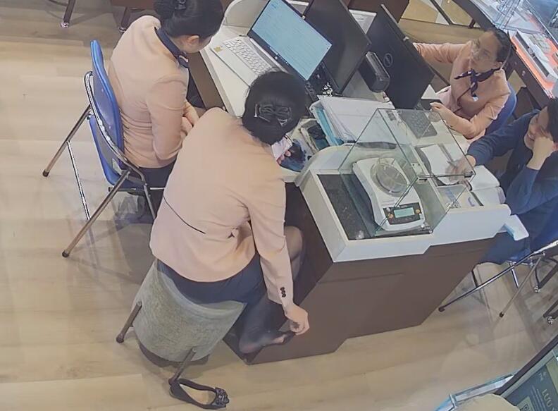 I prefer the black nylon shoeplay 16